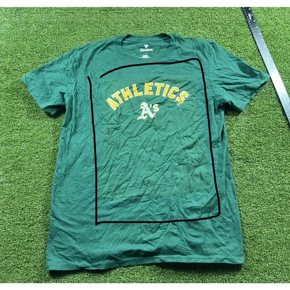 Men’s Fanatics Oakland Athletics Short Sleeve T-Shirt – Size M NWOt